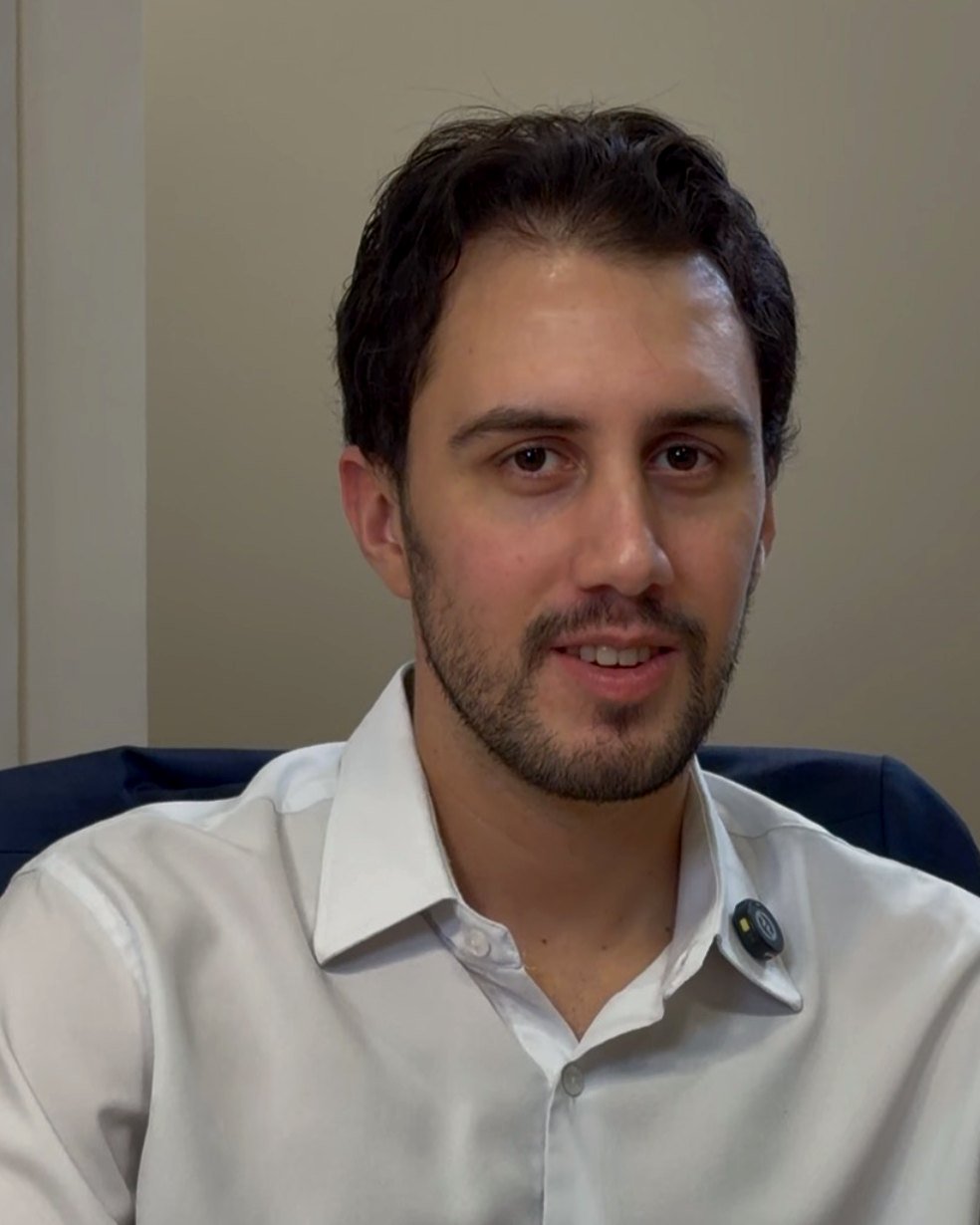 Dr. Guilherme Zanatta, médico de família, no consultório no Morumbi
